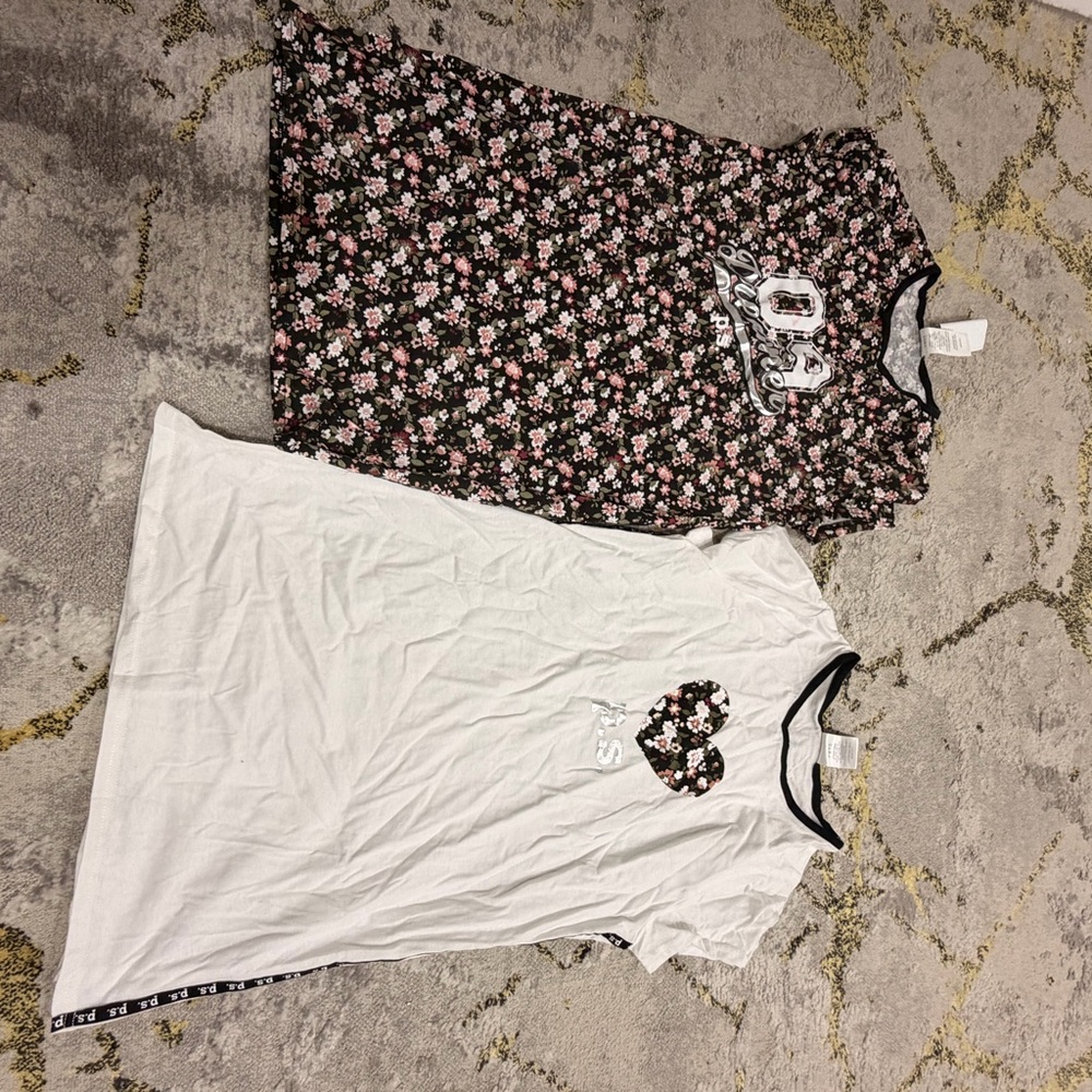 Aeropostale White T-Shirt with Black Trim